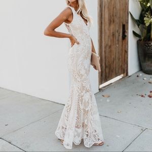 NEW W/TAG: VICI Beauty never fades lace maxi dress